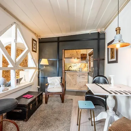 Apartment Bright Historical By Guestready