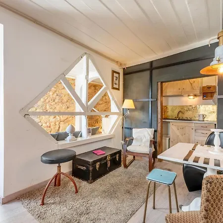 Bright Historical By Guestready Lägenhet *