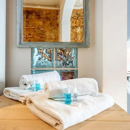 Apartment Bright Historical By Guestready