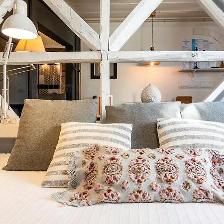 Apartment Bright Historical By Guestready *